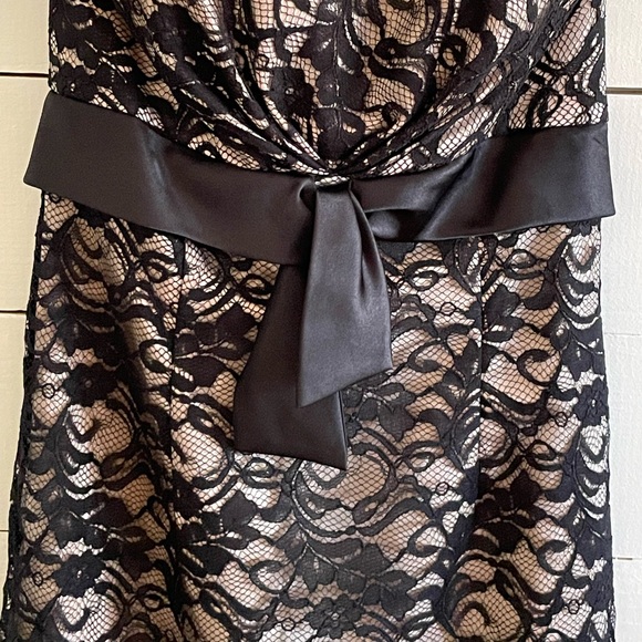 WHBM Black Lace Strapless Evening Gown with Ribbon Waist/Scalloped Detail, Sz 0 - Picture 6 of 12